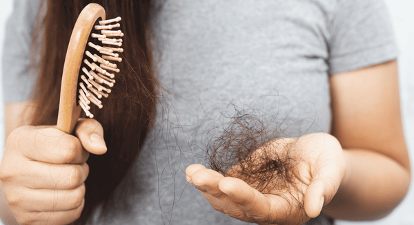 מתכון לתרסיס ביתי למניעת נשירת שיער ובריאות השיער